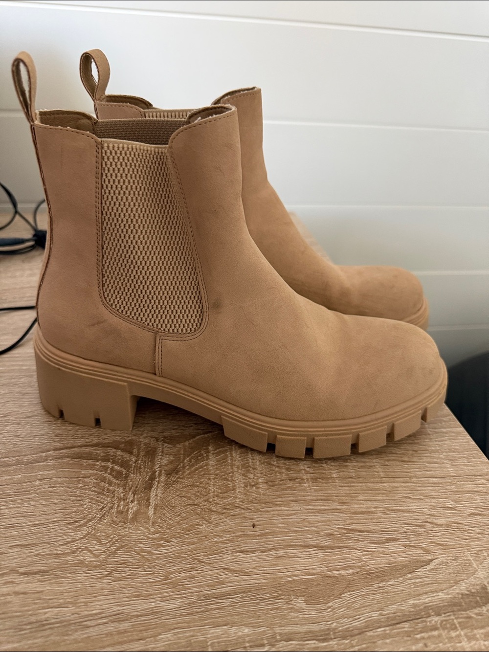Women's Chunky Chelsea Boots in Tan